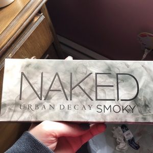 NEVER OPENED Urban decay Naked Smoky